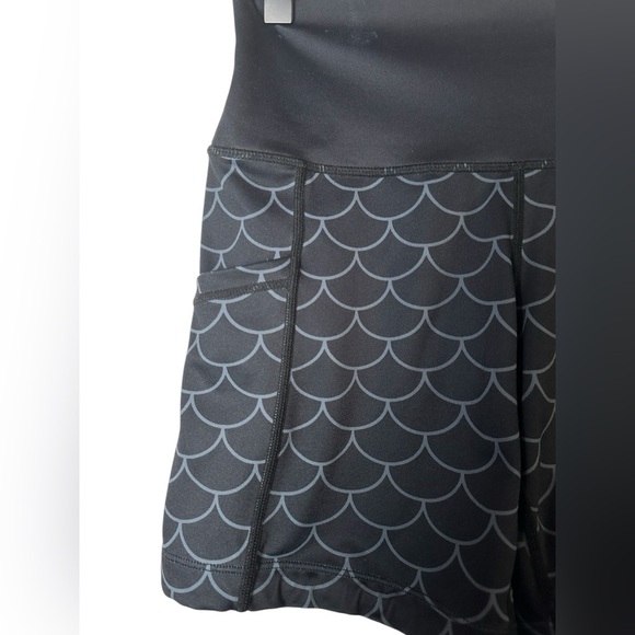 Constantly Varied Gear CVG Mermaid Scale Workout Shorts XS - Picture 2 of 7
